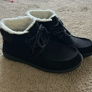 SO® Ivyy Women's Faux-Fur Chukka Boots